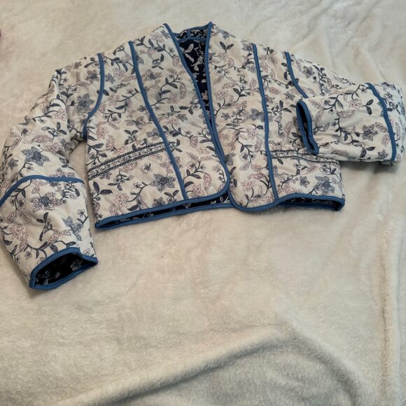 Reversible Quilted Cropped Floral Jacket Blues/White - Picture 2 of 12